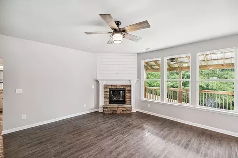 Living - 433 Crystal Way, Cornelia, GA 30531 photo 2 of 5
