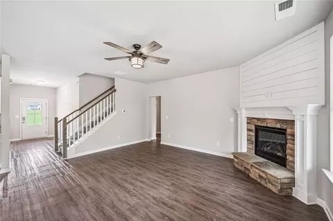 Living - 433 Crystal Way, Cornelia, GA 30531 photo 4 of 5