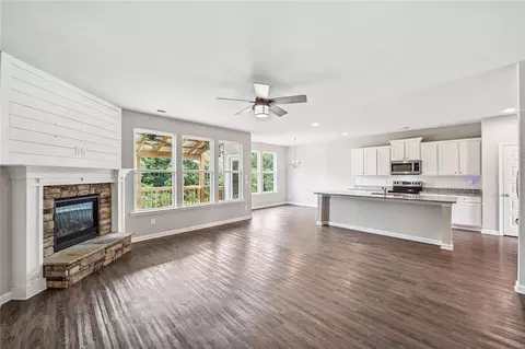 Living - 433 Crystal Way, Cornelia, GA 30531 photo 3 of 5