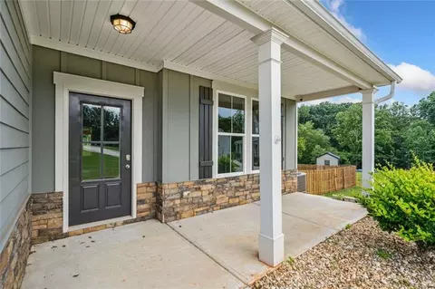 Exterior - 433 Crystal Way, Cornelia, GA 30531 photo 5 of 15