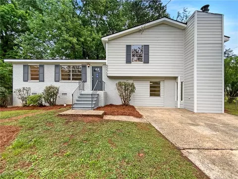8272 Magnolia Dr, Jonesboro, GA 30238