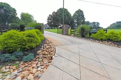 Exterior - 471 Mcbrayer Rd, Buchanan, GA 30113 photo 3 of 34