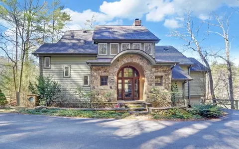 126 Jenkins Cir, Lakemont, GA 30552