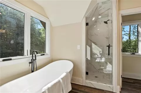 Bath - 275 River Cliff Dr, Cornelia, GA 30531 photo 1 of 3