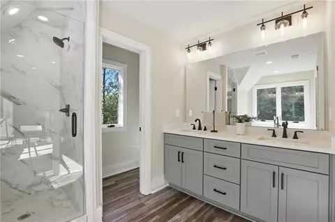 Bath - 275 River Cliff Dr, Cornelia, GA 30531 photo 3 of 3