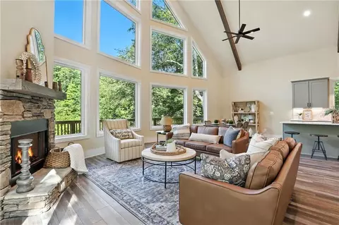 Living - 275 River Cliff Dr, Cornelia, GA 30531 photo 4 of 4
