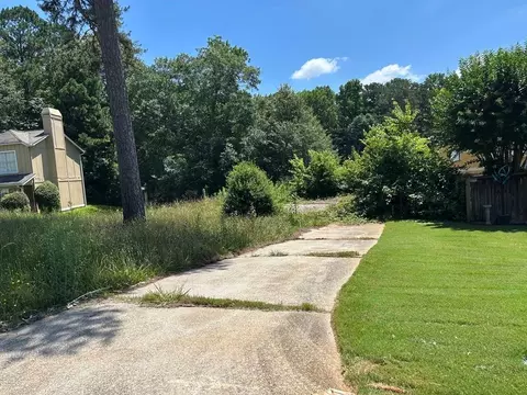 2048 W Morgans Bluff Ct, Lithonia, GA 30058