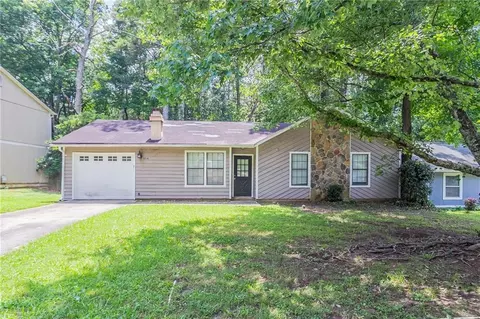 914 Hemingway Rd, Stone Mountain, GA 30088