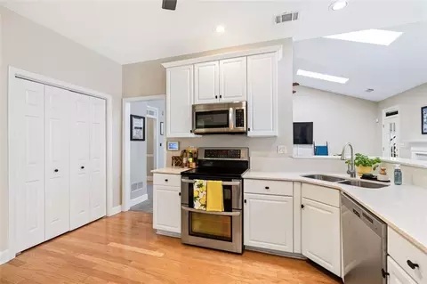 Kitchen - 3072 Oaktree Ln, Duluth, GA 30096 photo 2 of 2