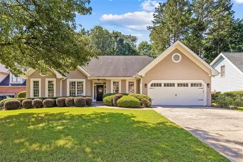 3072 Oaktree Ln, Duluth, GA 30096