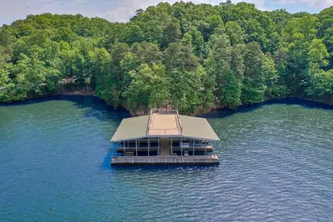 550 Bayberry Crossing Dr, Gainesville, GA 30501