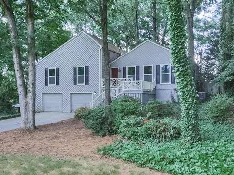110 Pioneer Dr, Woodstock, GA 30188