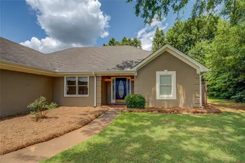 1615 Clairmont Ln SW, Conyers, GA 30094