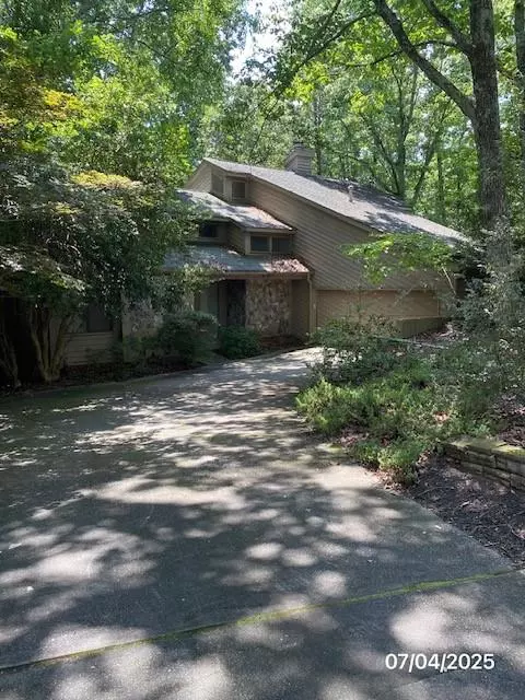 352 N Peak Dr, Alpharetta, GA 30022