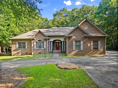 207 Riverbend Cir, Royston, GA 30662