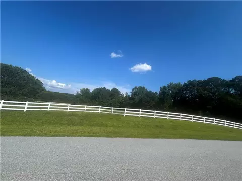 10 Longview Dr, Oxford, GA 30054