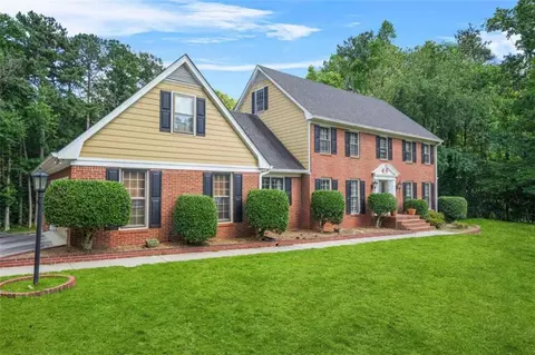 385 Dix Lee On Dr, Fayetteville, GA 30214
