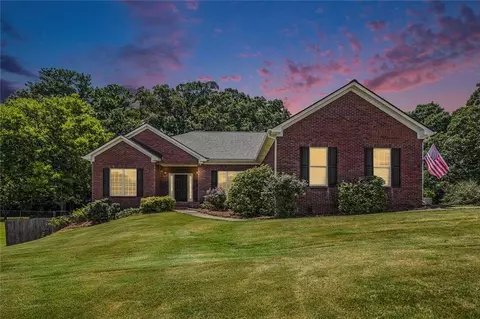 27 Shepherd Dr, Lithia Springs, GA 30122