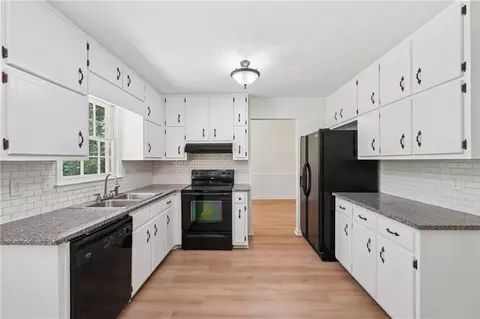 125 Summit Ct, Fayetteville, GA 30214