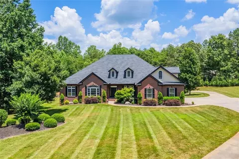 1025 Paradise Park Rd, Cornelia, GA 30531