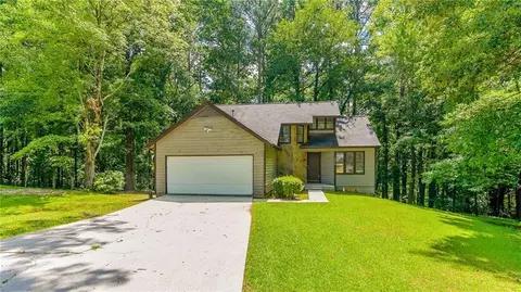 1070 Chapman Ln, Stone Mountain, GA 30088