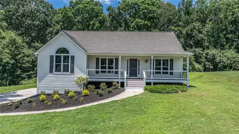 9050 Ivyshaw Dr, Gainesville, GA 30506