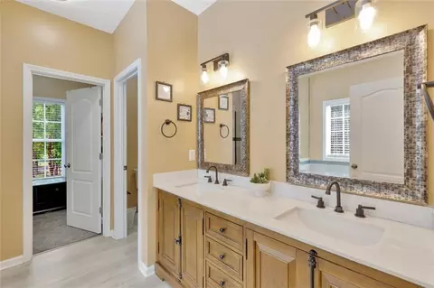 Bath - 925 Bethany Rd, Covington, GA 30016 photo 2 of 11