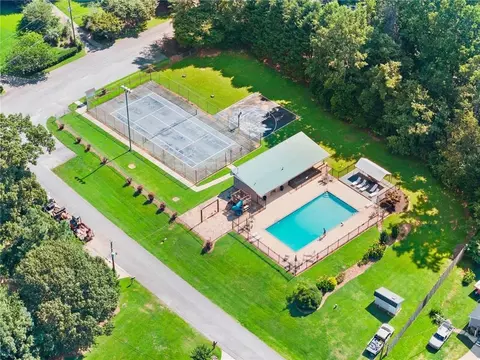 View/Area - 8915 Bridgeview Cir, Gainesville, GA 30506 photo 6 of 16