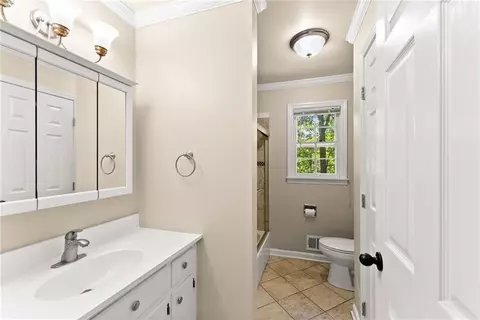 Bath - 8915 Bridgeview Cir, Gainesville, GA 30506 photo 1 of 3