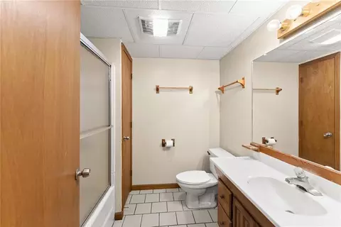 Bath - 8915 Bridgeview Cir, Gainesville, GA 30506 photo 3 of 3