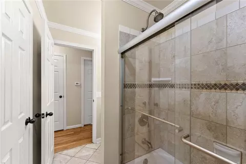 Bath - 8915 Bridgeview Cir, Gainesville, GA 30506 photo 2 of 3