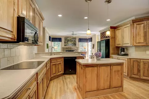 Kitchen - 7075 Brixton Pl, Suwanee, GA 30024 photo 4 of 9