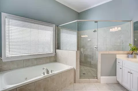 Bath - 7075 Brixton Pl, Suwanee, GA 30024 photo 4 of 8
