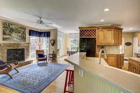 Kitchen - 7075 Brixton Pl, Suwanee, GA 30024 photo 9 of 9