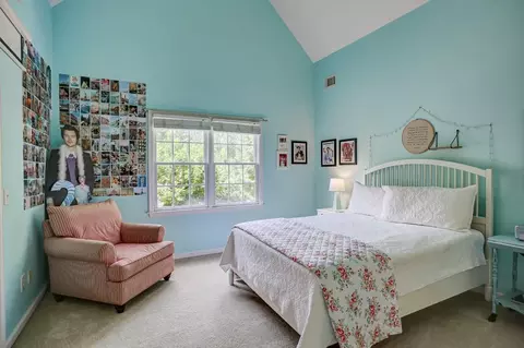 Bedroom - 7075 Brixton Pl, Suwanee, GA 30024 photo 4 of 8