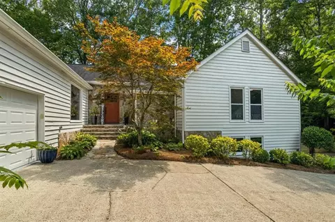 1595 Sandpoint Dr NE, Roswell, GA 30075