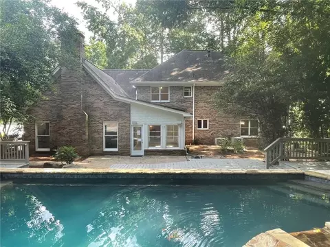 330 Autumn Wood Ln, Roswell, GA 30075