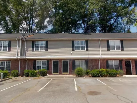 132 Point Place Dr, Cartersville, GA 30120