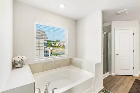 Bath - 1052 Longleaf Trce, Monroe, GA 30656 photo 2 of 2