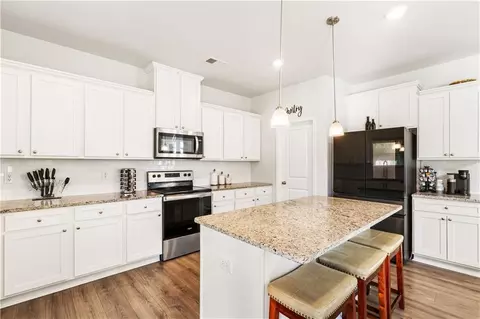 Kitchen - 1052 Longleaf Trce, Monroe, GA 30656 photo 2 of 4