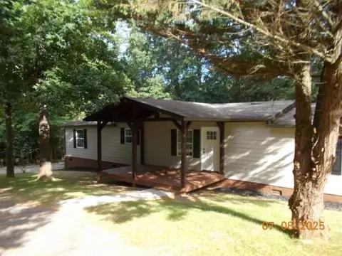 487 Oak View Trl, Cleveland, GA 30528