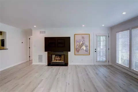 411 Berkeley Woods Dr, Duluth, GA 30096 photo 5