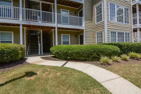 411 Berkeley Woods Dr, Duluth, GA 30096 photo 2