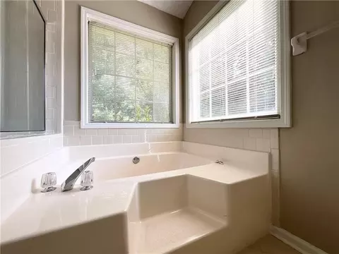 Bath - 3070 Bugle Dr, Duluth, GA 30096 photo 4 of 9