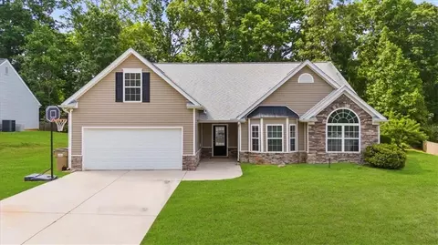 5155 Scenic View Rd, Flowery Branch, GA 30542