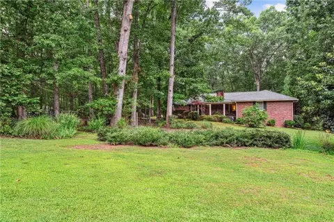 Exterior - 800 Skyline Dr, Covington, GA 30014 photo 3 of 8