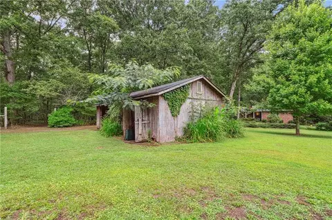 Exterior - 800 Skyline Dr, Covington, GA 30014 photo 7 of 8