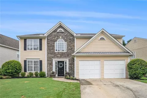 1040 Crabapple Lake Cir, Roswell, GA 30076