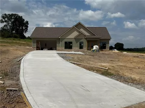 143 Oakland Dr SE, Calhoun, GA 30701