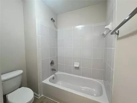 Bath - 3473 Stoneham Dr, Duluth, GA 30097 photo 6 of 6
